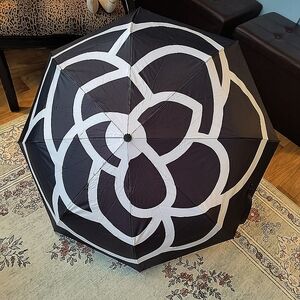 Black and White Camilla Umbrella